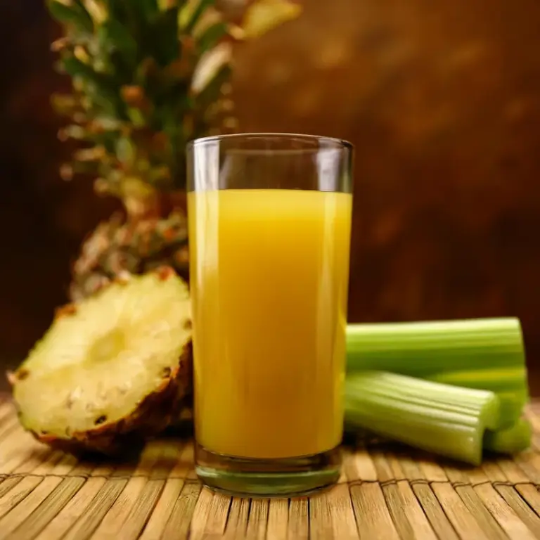 Suco de Salsão e Abacaxi