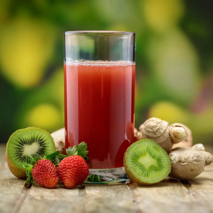 Suco de Morango com Kiwi e Gengibre Suco de Morango com Kiwi e Gengibre