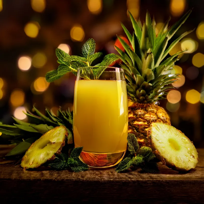 Suco de Abacaxi com Erva-Doce e Hortelã Suco de Abacaxi com Erva-Doce e Hortelã