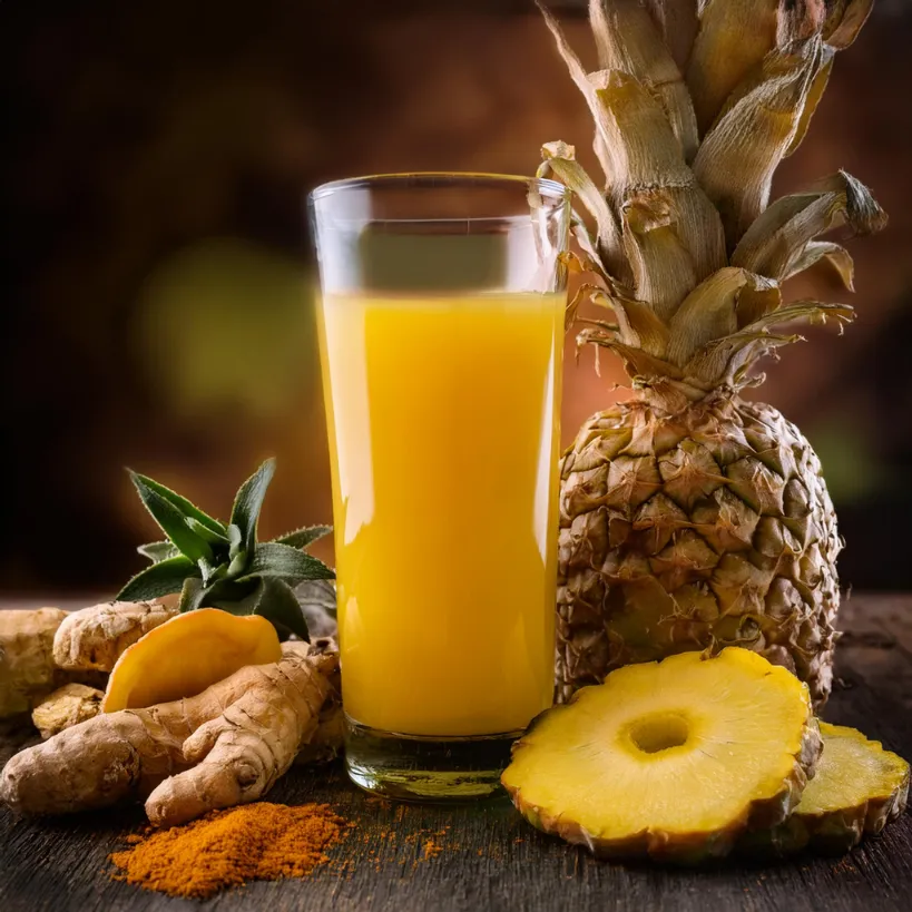 Suco de Abacaxi e Cúrcuma Suco de Abacaxi e Cúrcuma
